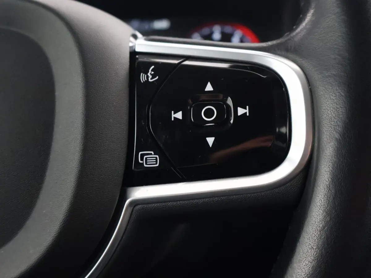 2.0 T5 AWD 254 PK AUT. INSCRIPTION + HEAD-UP | ELEK. TREKHAAK | ADAPTIVE CRUISE | CARPLAY | CAMERA