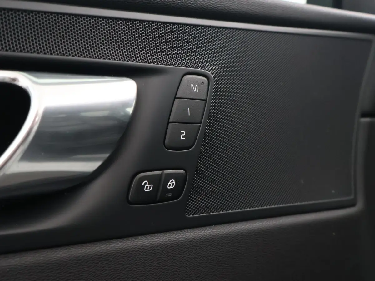 2.0 T5 AWD 254 PK AUT. INSCRIPTION + HEAD-UP | ELEK. TREKHAAK | ADAPTIVE CRUISE | CARPLAY | CAMERA