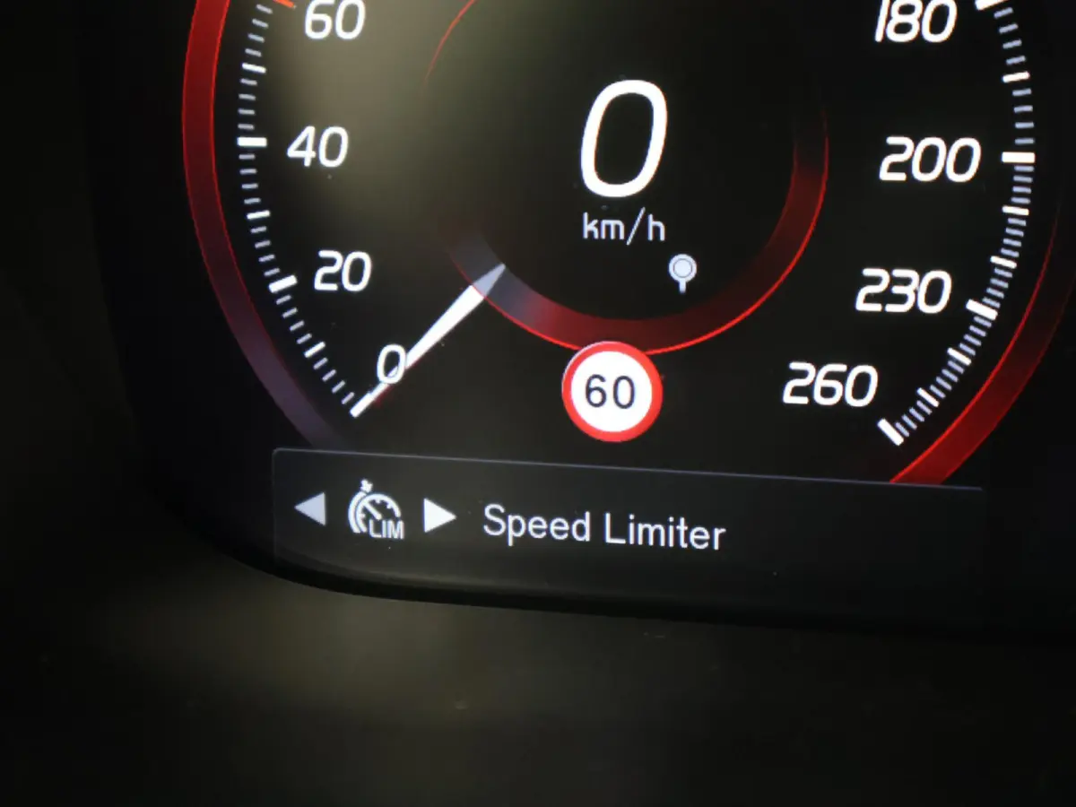 2.0 T5 AWD 254 PK AUT. INSCRIPTION + HEAD-UP | ELEK. TREKHAAK | ADAPTIVE CRUISE | CARPLAY | CAMERA