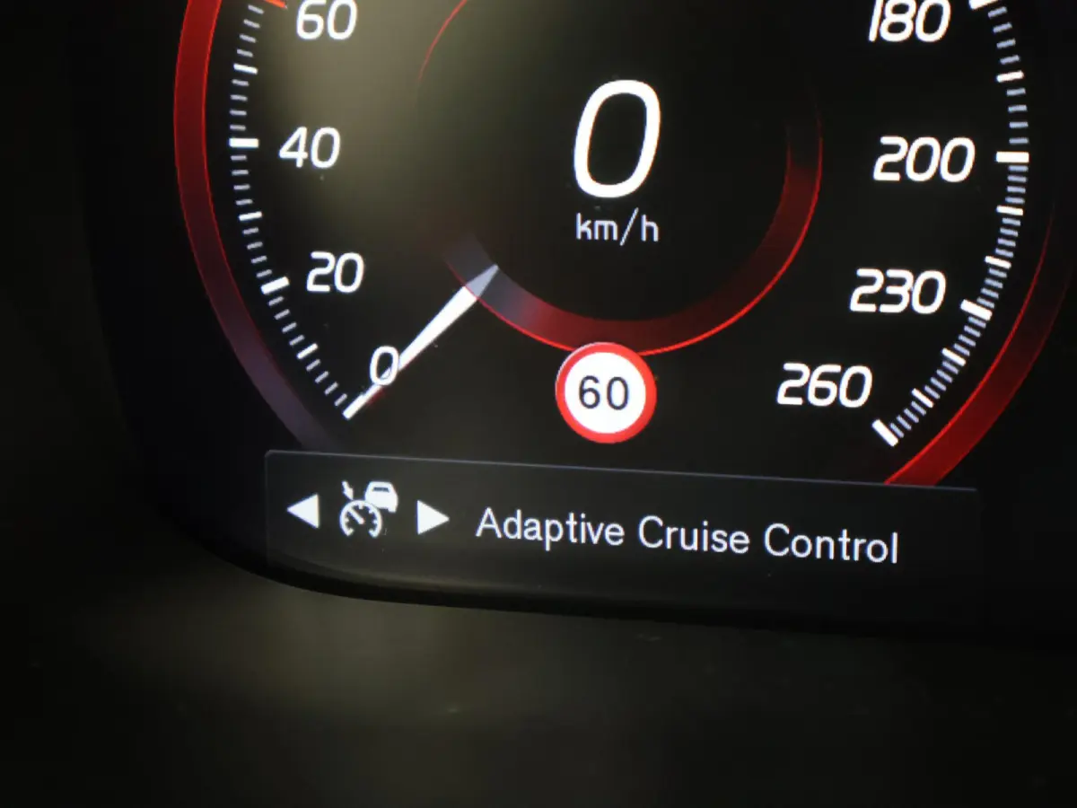 2.0 T5 AWD 254 PK AUT. INSCRIPTION + HEAD-UP | ELEK. TREKHAAK | ADAPTIVE CRUISE | CARPLAY | CAMERA
