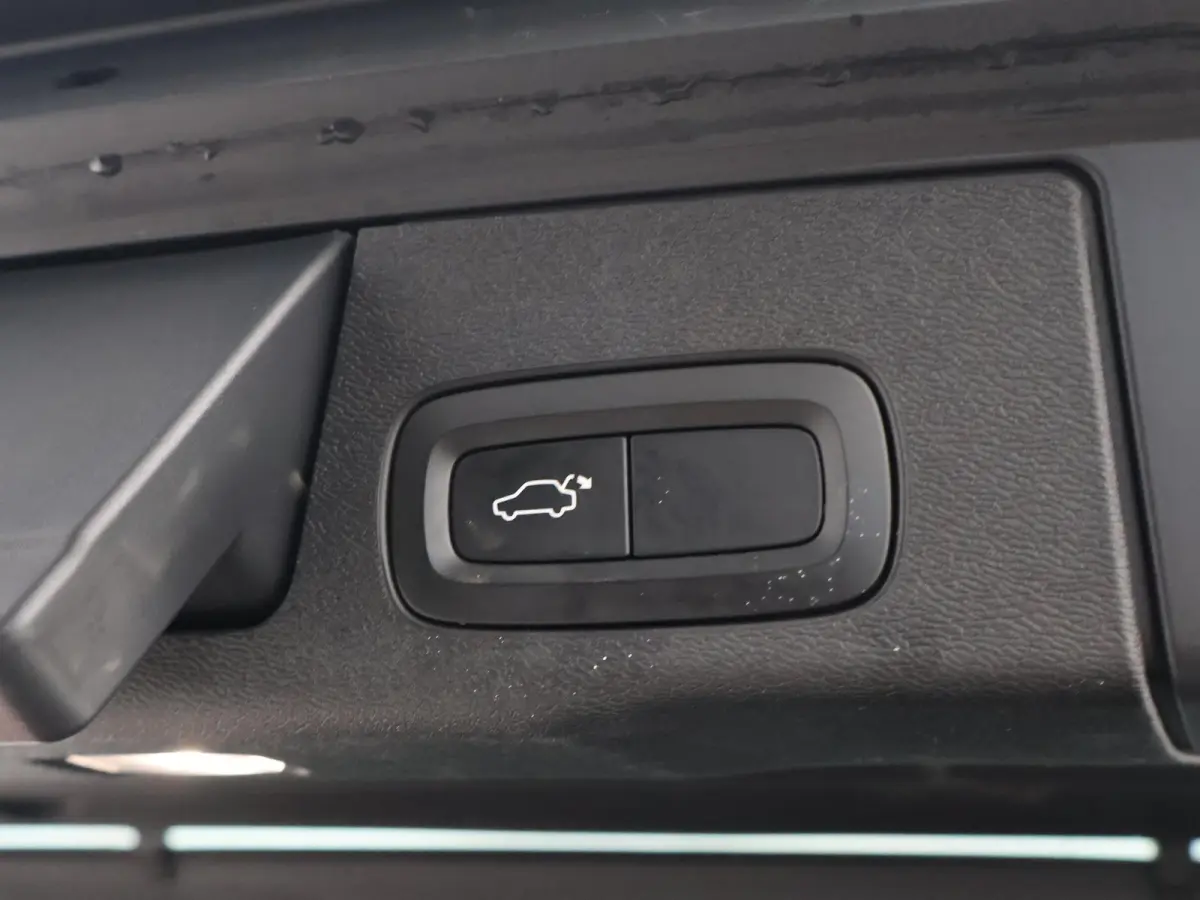 2.0 T5 AWD 254 PK AUT. INSCRIPTION + HEAD-UP | ELEK. TREKHAAK | ADAPTIVE CRUISE | CARPLAY | CAMERA