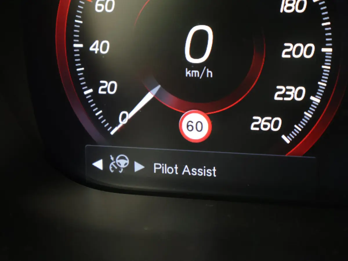 2.0 T5 AWD 254 PK AUT. INSCRIPTION + HEAD-UP | ELEK. TREKHAAK | ADAPTIVE CRUISE | CARPLAY | CAMERA