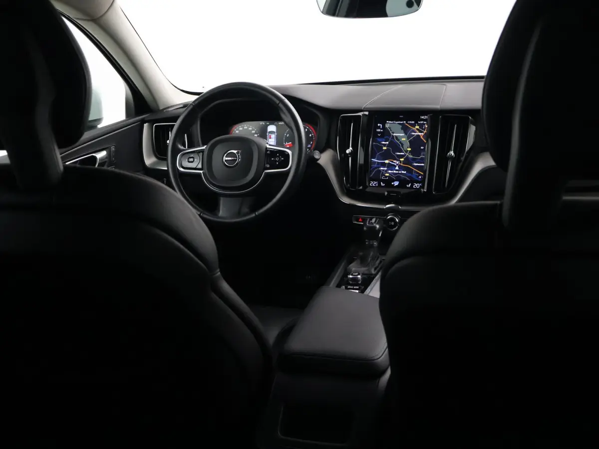 2.0 T5 AWD 254 PK AUT. INSCRIPTION + HEAD-UP | ELEK. TREKHAAK | ADAPTIVE CRUISE | CARPLAY | CAMERA