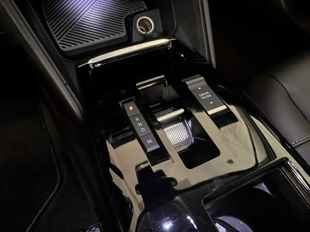 1.2 Puretech Feel Pack | Panorama dak | Cruise Control | Camera achter | Head- Up Disdplay | Apple Carplay-Android Auto