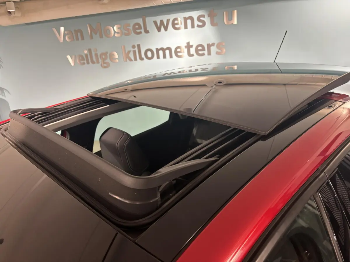 1.2 Puretech Feel Pack | Panorama dak | Cruise Control | Camera achter | Head- Up Disdplay | Apple Carplay-Android Auto