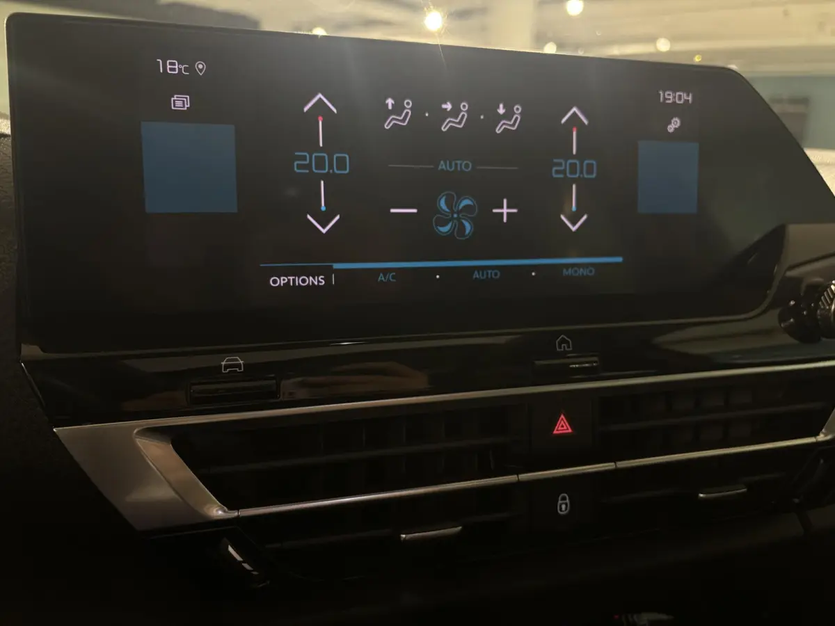 1.2 Puretech Feel Pack | Panorama dak | Cruise Control | Camera achter | Head- Up Disdplay | Apple Carplay-Android Auto