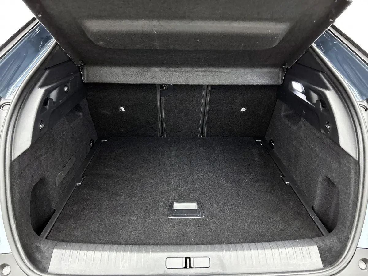Allure Avantage 210pk 73 kWh Automaat | Navigatie | Accu 99% | Adaptieve Cruise Control | Stoelverwarming | Dodehoek Bewaking | Apple Carplay/Android Auto |