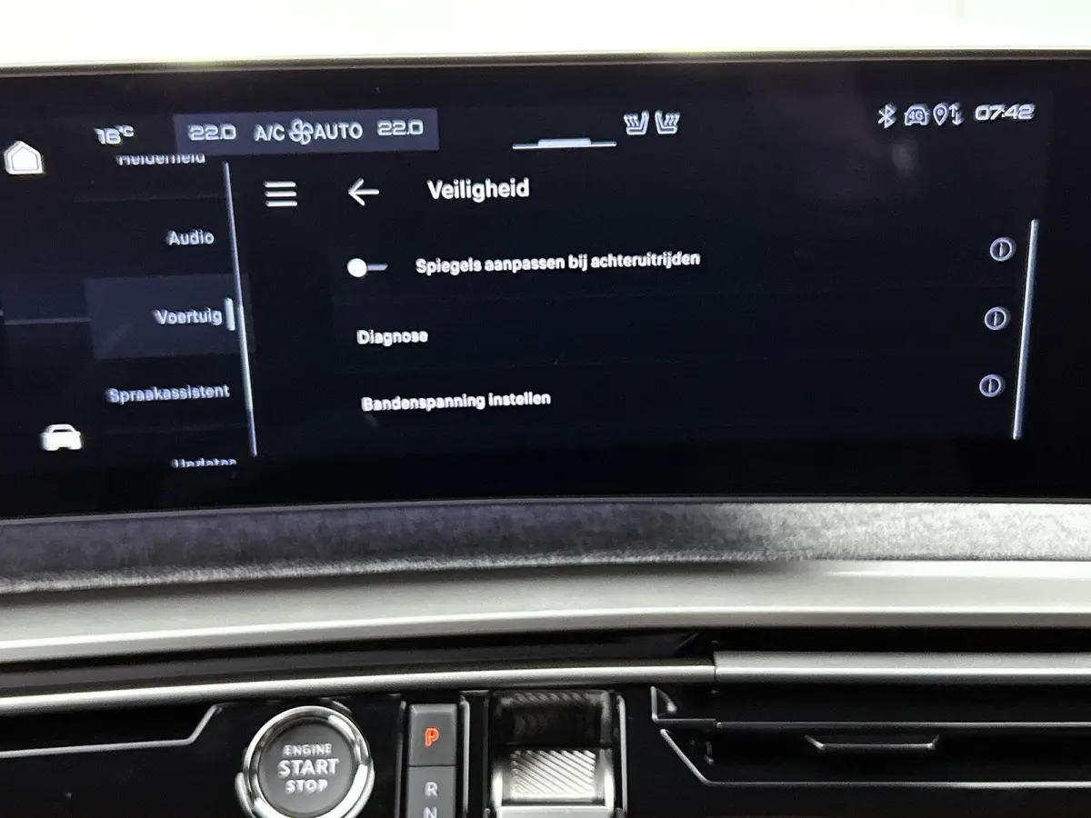 Allure Avantage 210pk 73 kWh Automaat | Navigatie | Accu 99% | Adaptieve Cruise Control | Stoelverwarming | Dodehoek Bewaking | Apple Carplay/Android Auto |