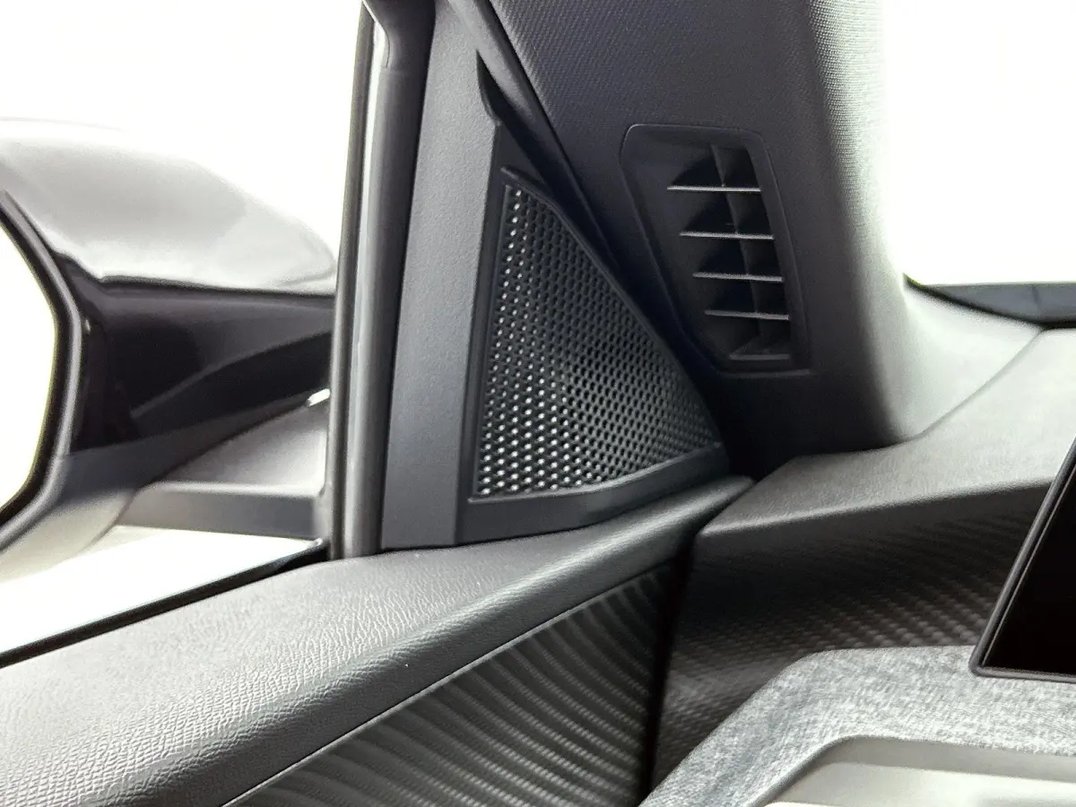 Allure Avantage 210pk 73 kWh Automaat | Navigatie | Accu 99% | Adaptieve Cruise Control | Stoelverwarming | Dodehoek Bewaking | Apple Carplay/Android Auto |
