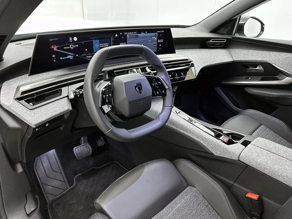 Allure Avantage 210pk 73 kWh Automaat | Navigatie | Accu 99% | Adaptieve Cruise Control | Stoelverwarming | Dodehoek Bewaking | Apple Carplay/Android Auto |