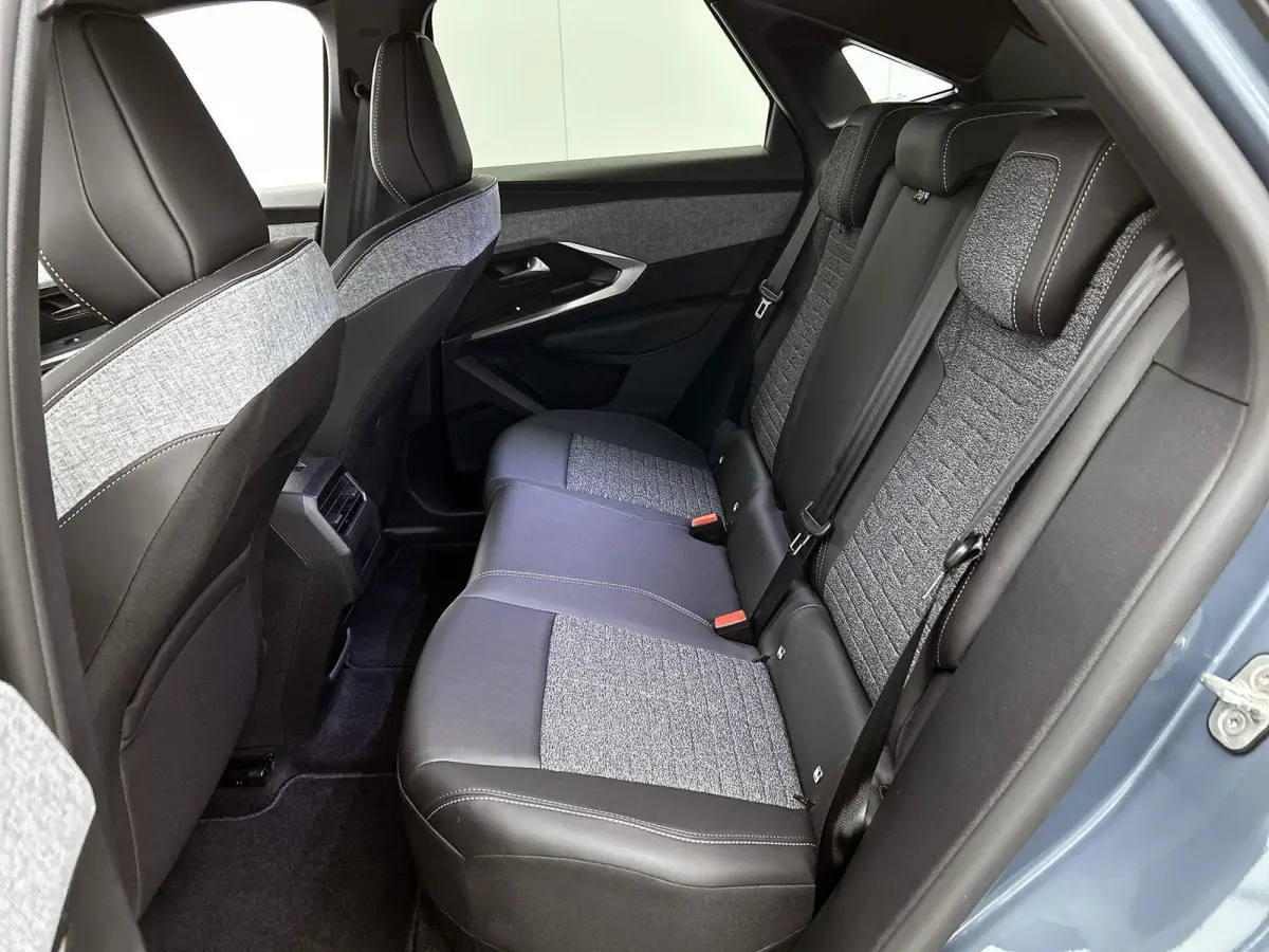 Allure Avantage 210pk 73 kWh Automaat | Navigatie | Accu 99% | Adaptieve Cruise Control | Stoelverwarming | Dodehoek Bewaking | Apple Carplay/Android Auto |