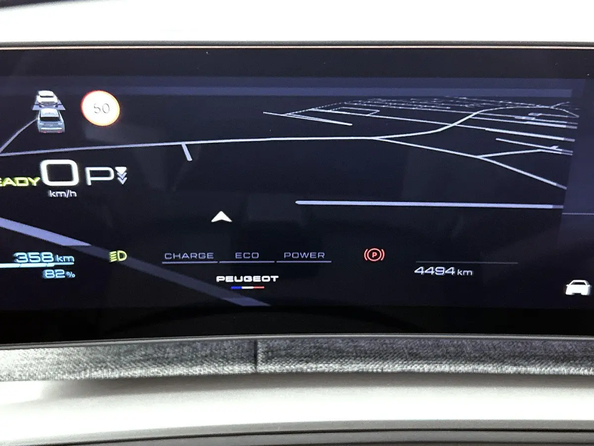 Allure Avantage 210pk 73 kWh Automaat | Navigatie | Accu 99% | Adaptieve Cruise Control | Stoelverwarming | Dodehoek Bewaking | Apple Carplay/Android Auto |