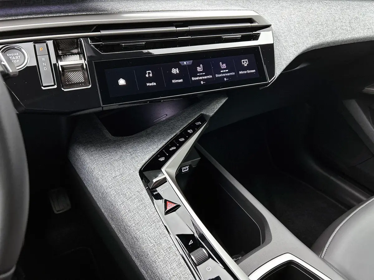 Allure Avantage 210pk 73 kWh Automaat | Navigatie | Accu 99% | Adaptieve Cruise Control | Stoelverwarming | Dodehoek Bewaking | Apple Carplay/Android Auto |