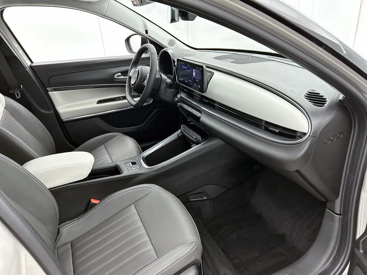 156pk La Prima 54 kWh Automaat | Tot 8 Jaar Garantie | 3 Fase | Elektrische Achterklep | Elektrische Bestuurdersstoel met Massage | Navigatie | Climate Control | Adaptieve Cruise Control | 1