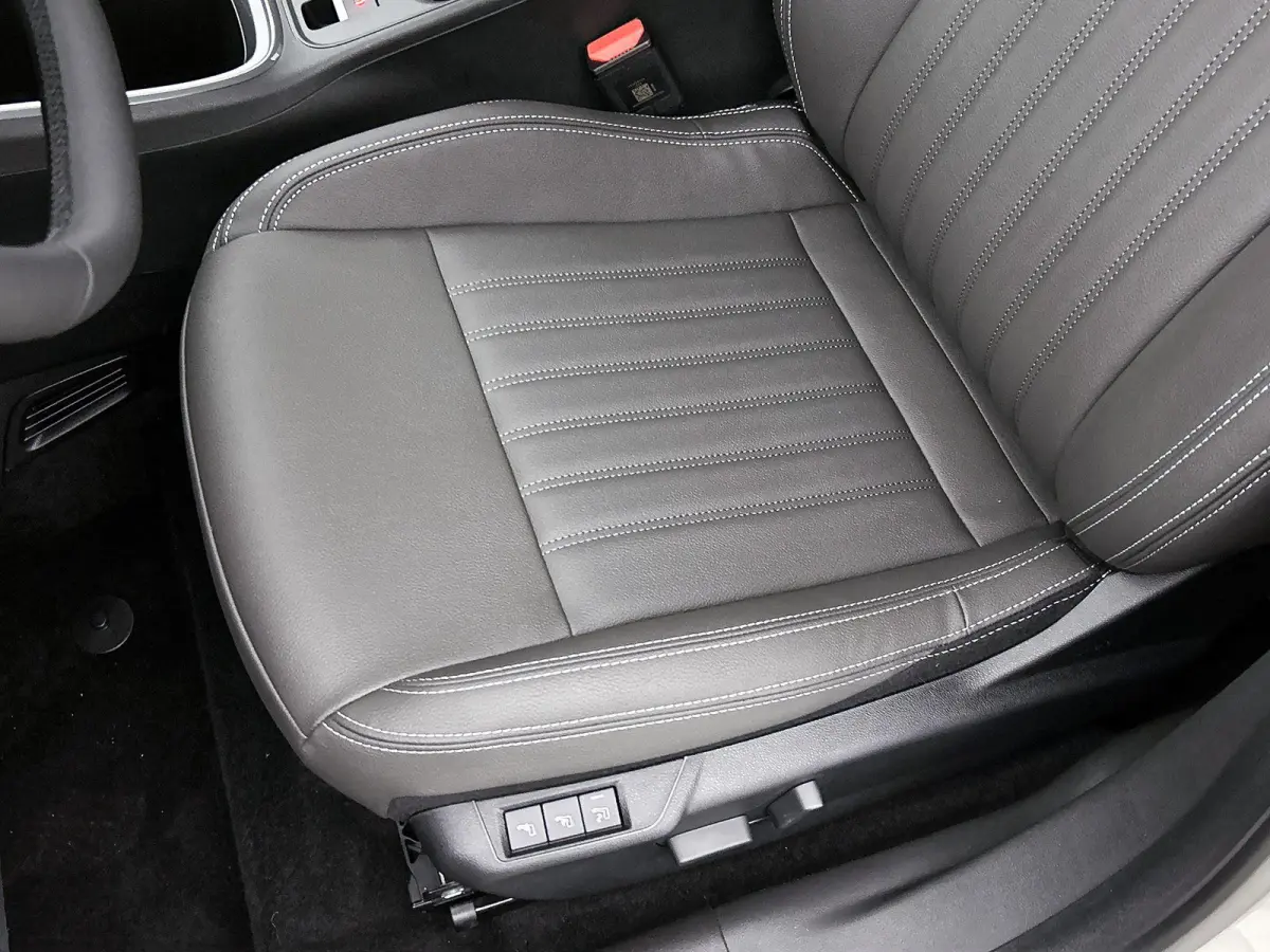 156pk La Prima 54 kWh Automaat | Tot 8 Jaar Garantie | 3 Fase | Elektrische Achterklep | Elektrische Bestuurdersstoel met Massage | Navigatie | Climate Control | Adaptieve Cruise Control | 1
