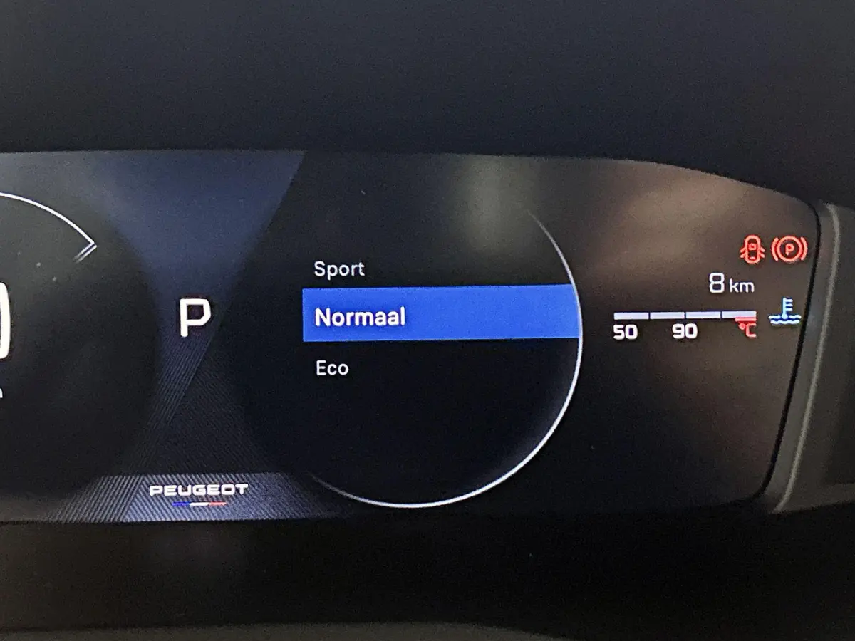 1.2 Envy 110pk Automaat Nefkens Edition | Tot 8 Jaar Garantie | Camera Voor + Achter | Navigatie | Climate Control | Adaptieve Cruise Control | Dodehoekdetectie | 16"LMV | LED |
