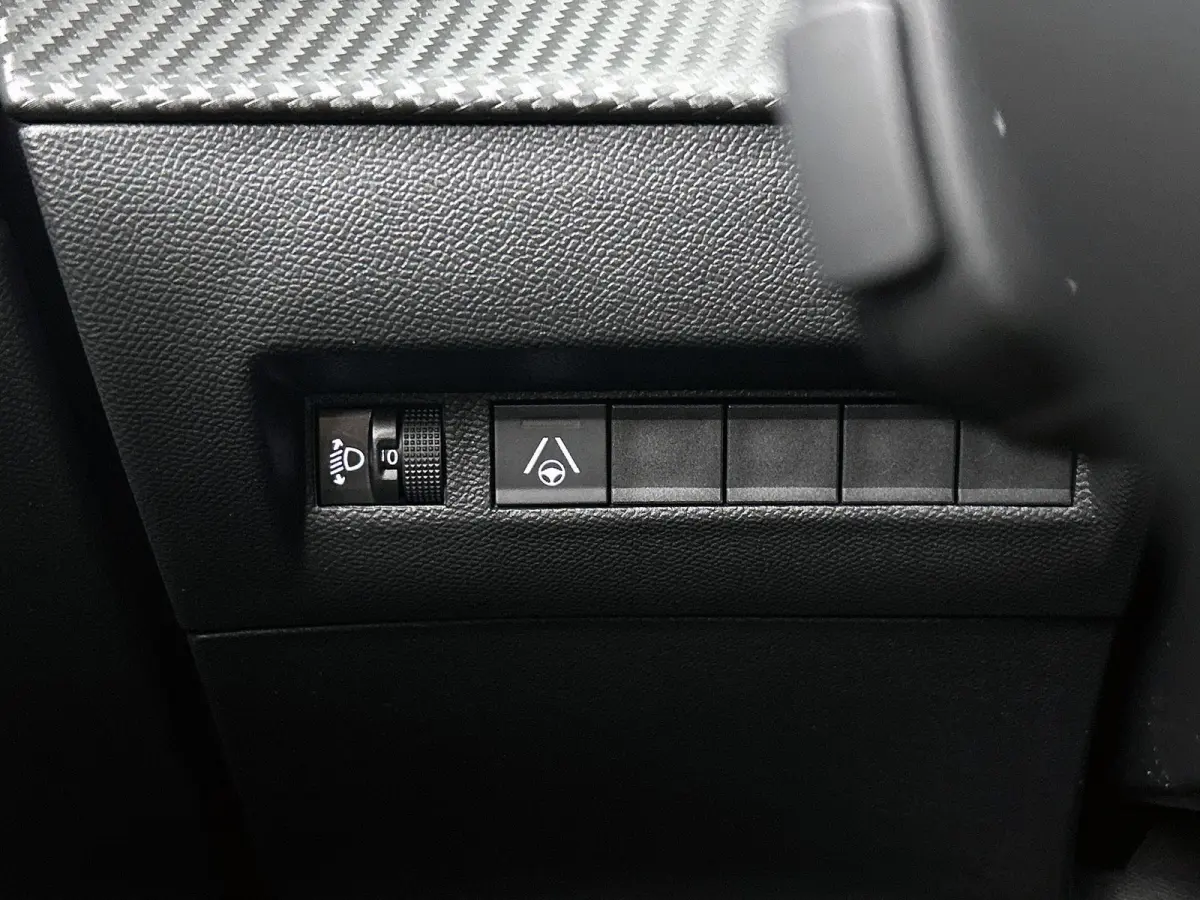 1.2 Envy 110pk Automaat Nefkens Edition | Tot 8 Jaar Garantie | Camera Voor + Achter | Navigatie | Climate Control | Adaptieve Cruise Control | Dodehoekdetectie | 16"LMV | LED |