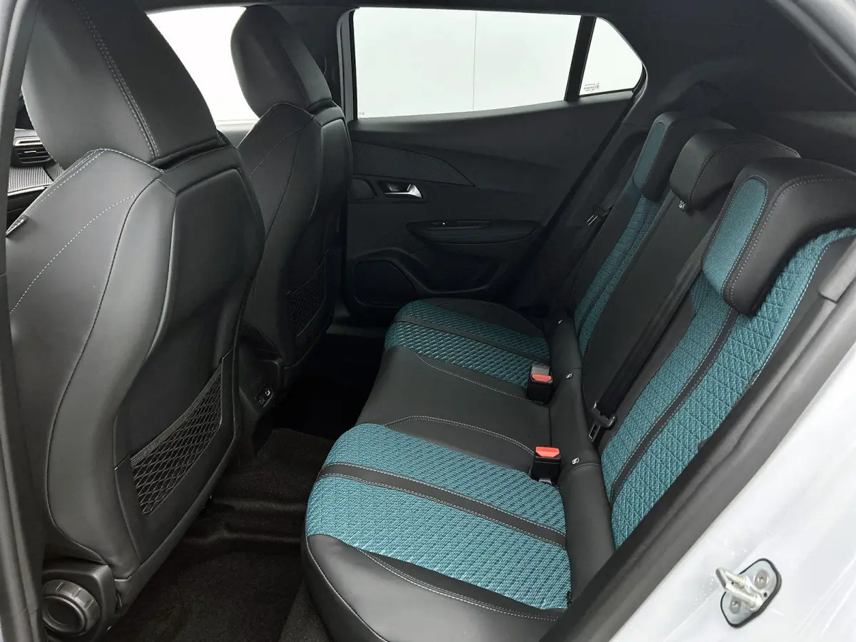 1.2 Envy 110pk Automaat Nefkens Edition | Tot 8 Jaar Garantie | Camera Voor + Achter | Navigatie | Climate Control | Adaptieve Cruise Control | Dodehoekdetectie | 16"LMV | LED |