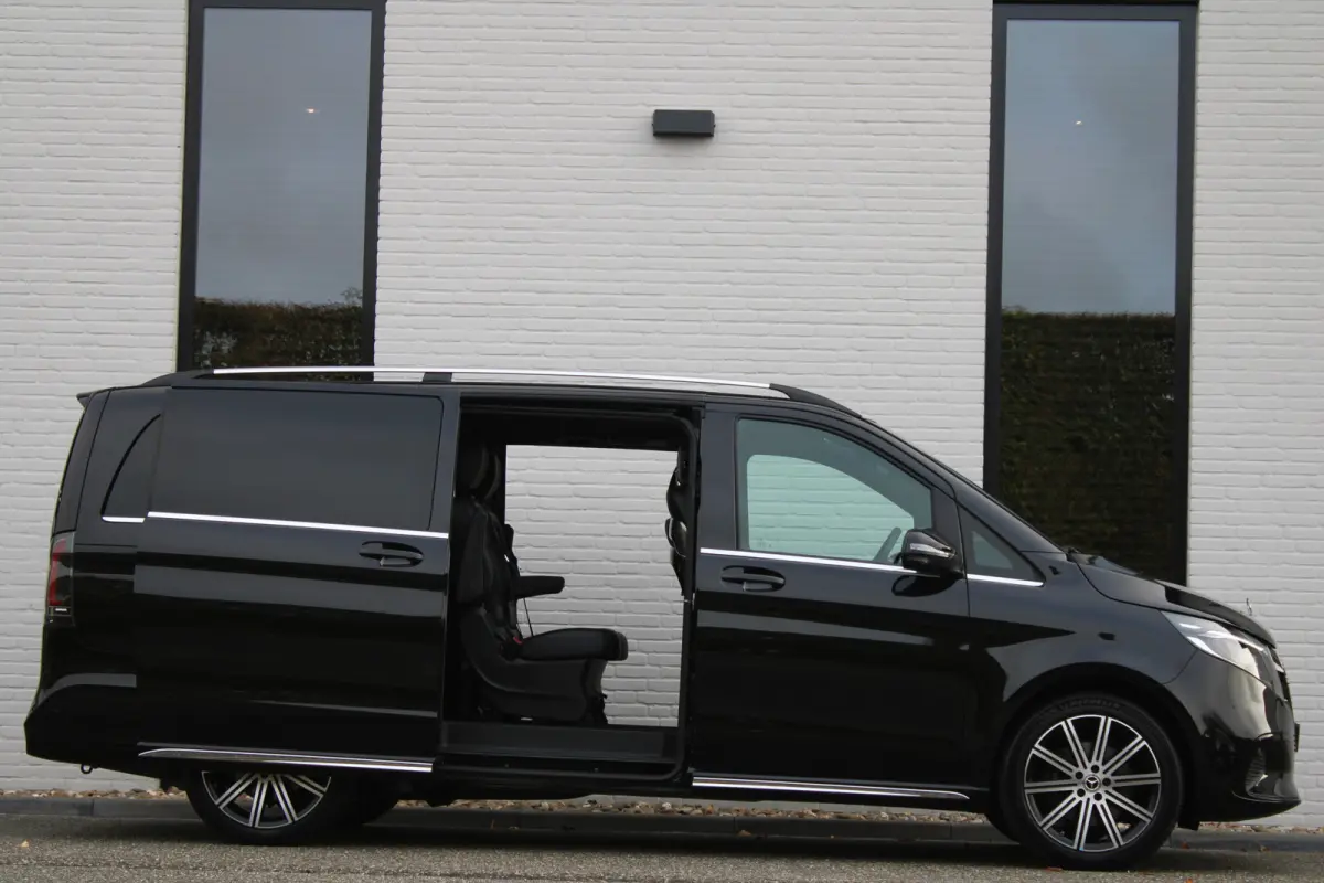 300d / AMG / Exclusive / 7-Pers / 4-Matic / Luchtv / Elec Stoel / Burmester / Vol Opties / NIEUWSTAAT