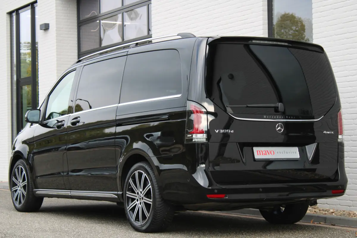 300d / AMG / Exclusive / 7-Pers / 4-Matic / Luchtv / Elec Stoel / Burmester / Vol Opties / NIEUWSTAAT