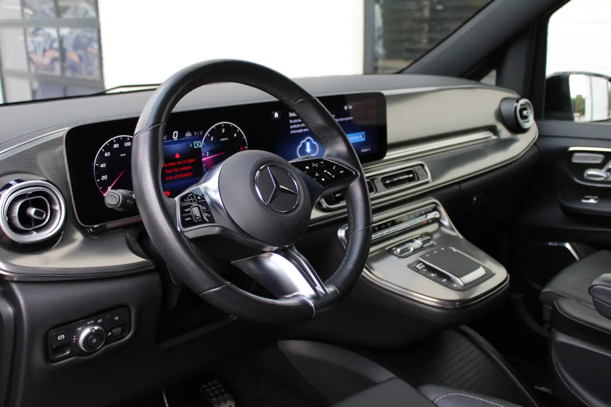 300d / AMG / Exclusive / 7-Pers / 4-Matic / Luchtv / Elec Stoel / Burmester / Vol Opties / NIEUWSTAAT