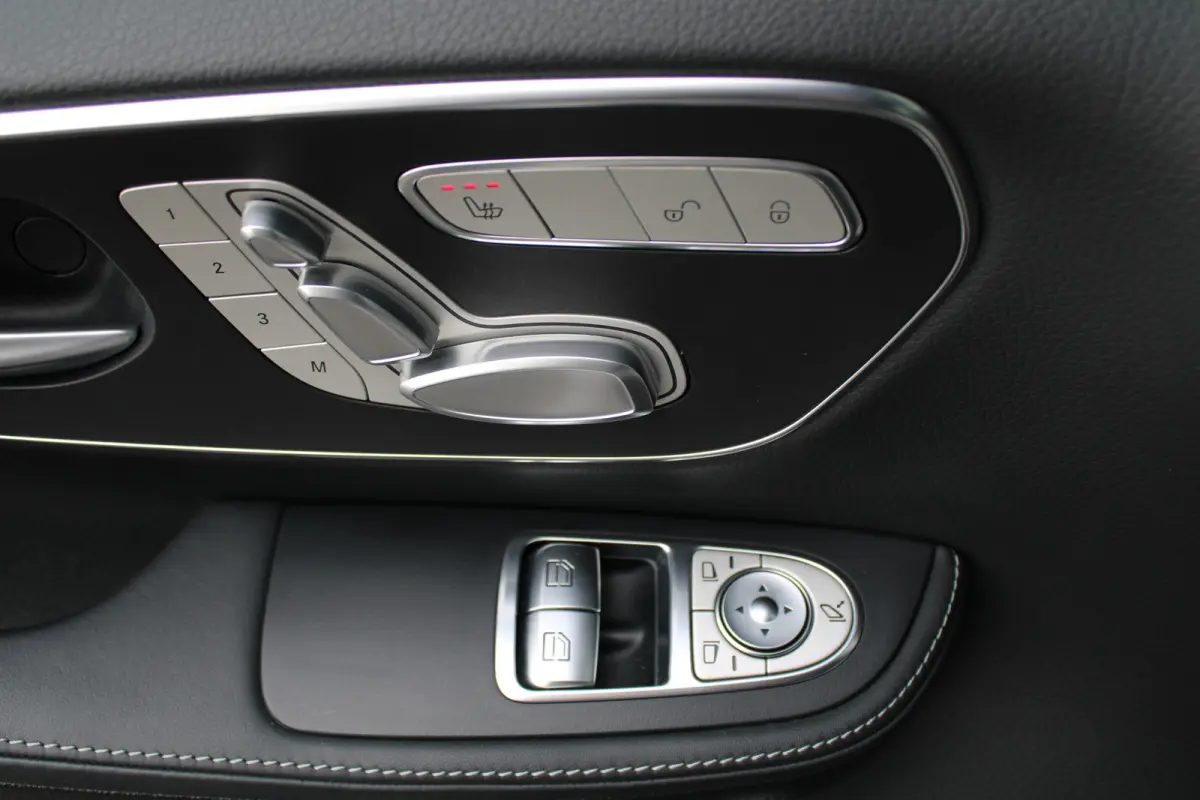 300d / AMG / Exclusive / 7-Pers / 4-Matic / Luchtv / Elec Stoel / Burmester / Vol Opties / NIEUWSTAAT