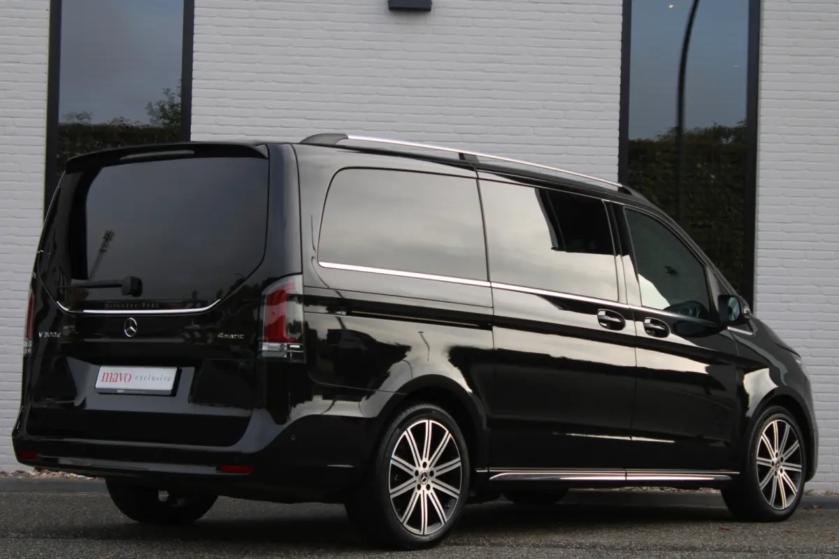 300d / AMG / Exclusive / 7-Pers / 4-Matic / Luchtv / Elec Stoel / Burmester / Vol Opties / NIEUWSTAAT