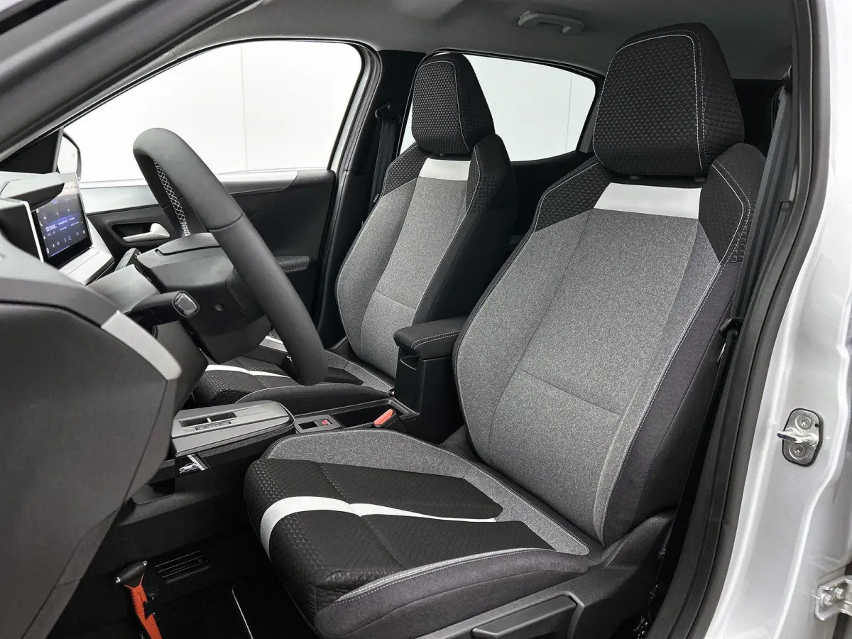 113pk GS 44 kWh Automaat | Tot 8 Jaar Garantie | Winter-Pakket | Dakrails | Navigatie | Climate Control | Cruise Control | Camera | 17"LMV | Dodehoekdetectie |