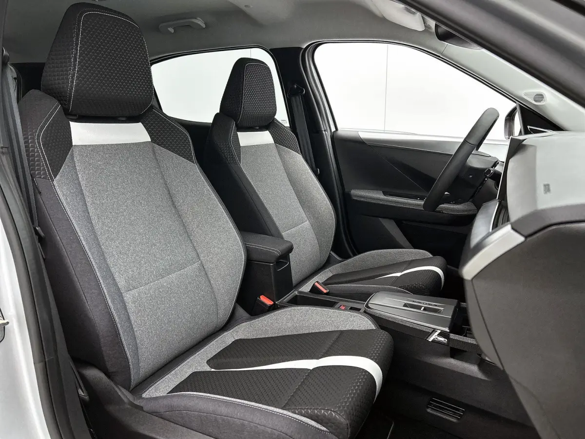113pk GS 44 kWh Automaat | Tot 8 Jaar Garantie | Winter-Pakket | Dakrails | Navigatie | Climate Control | Cruise Control | Camera | 17"LMV | Dodehoekdetectie |