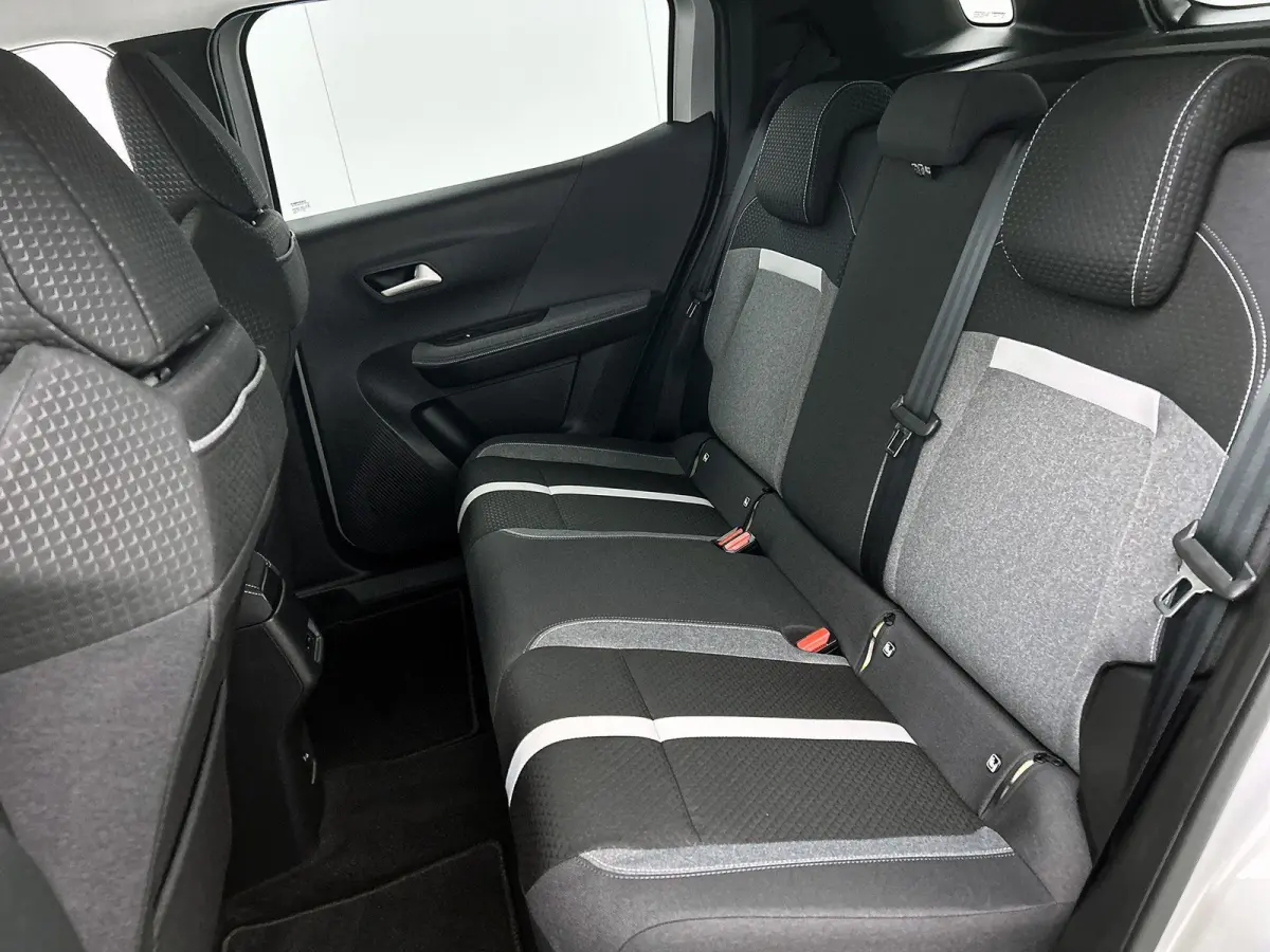 113pk GS 44 kWh Automaat | Tot 8 Jaar Garantie | Winter-Pakket | Dakrails | Navigatie | Climate Control | Cruise Control | Camera | 17"LMV | Dodehoekdetectie |