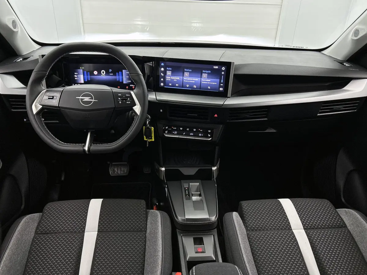 113pk GS 44 kWh Automaat | Tot 8 Jaar Garantie | Winter-Pakket | Dakrails | Navigatie | Climate Control | Cruise Control | Camera | 17"LMV | Dodehoekdetectie |