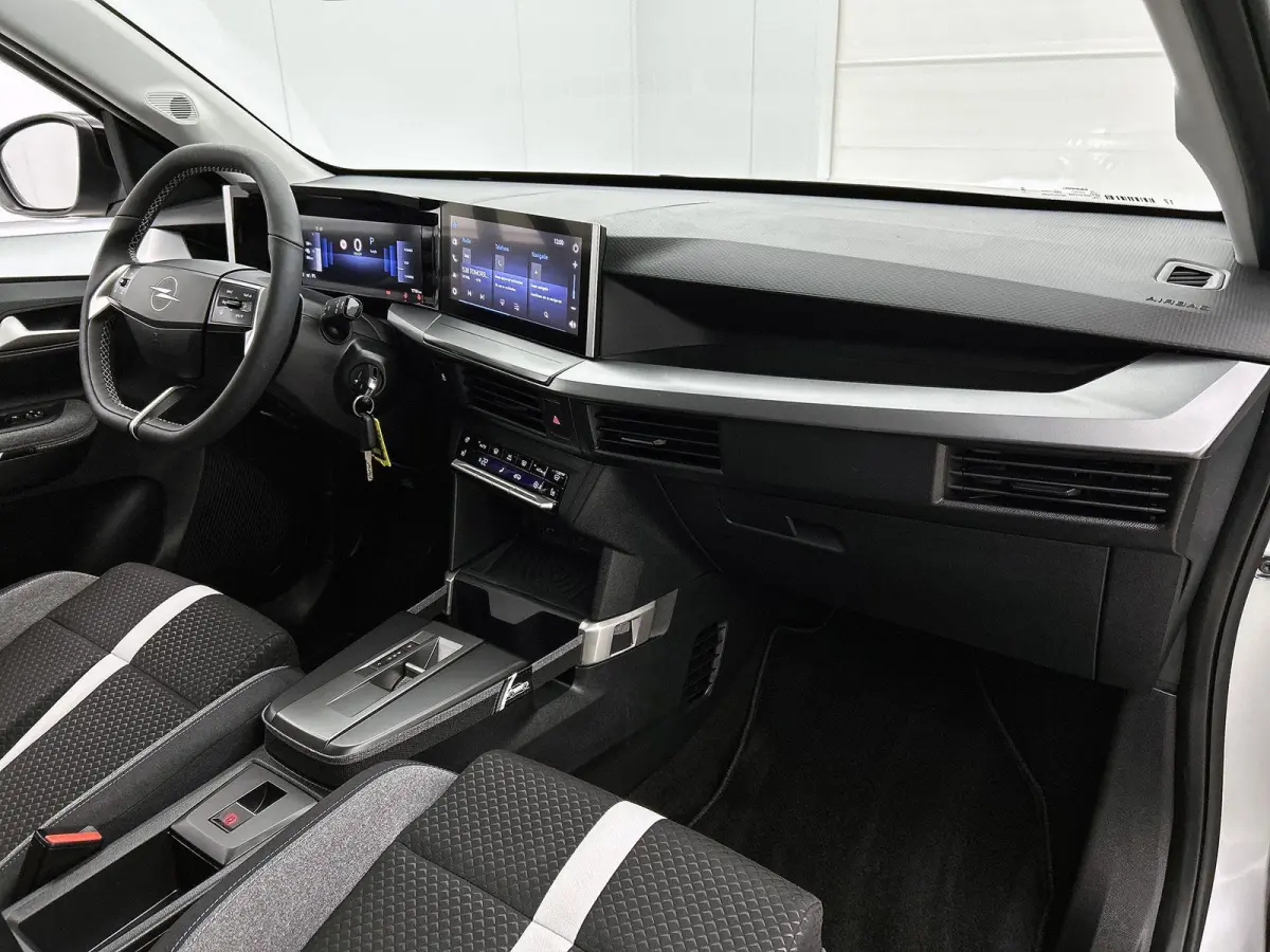 113pk GS 44 kWh Automaat | Tot 8 Jaar Garantie | Winter-Pakket | Dakrails | Navigatie | Climate Control | Cruise Control | Camera | 17"LMV | Dodehoekdetectie |