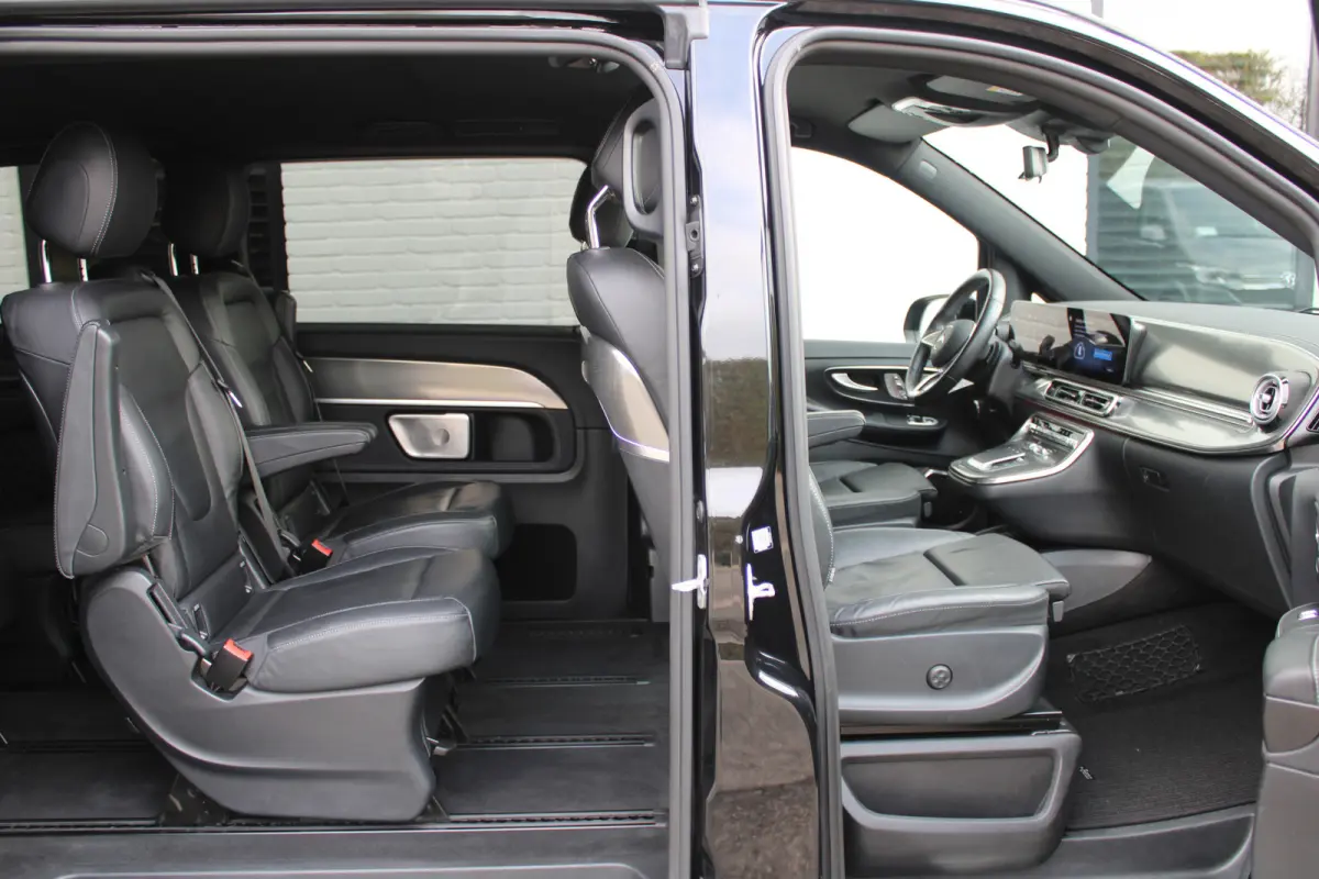 300d / AMG / Exclusive / DC / 4-Matic / Luchtv / Elec Stoel / Burmester / Vol Opties / NIEUWSTAAT