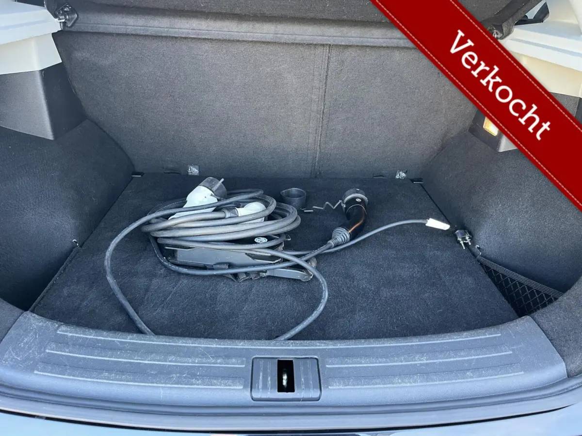 Luxury 45 kWh SOH 90% PANO+LEDER+CARPLAY+KEYLESS
