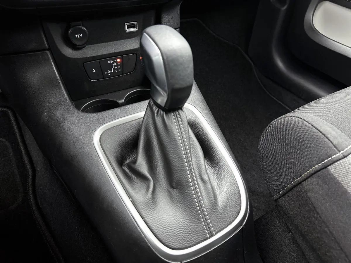 1.2 110pk Shine Automaat | Navigatie | Climate Control | Cruise Control | Camera | LED | 16"LMV |