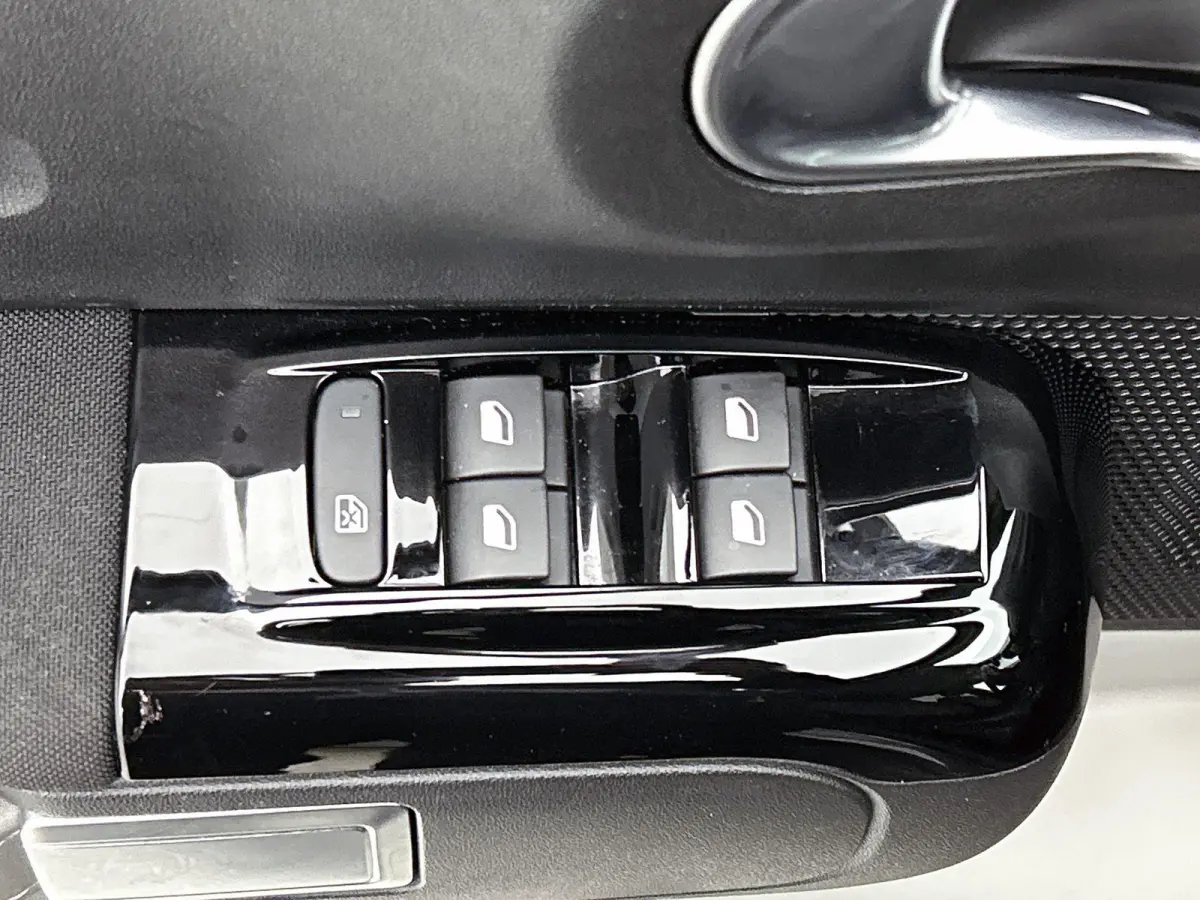 1.2 110pk Shine Automaat | Navigatie | Climate Control | Cruise Control | Camera | LED | 16"LMV |