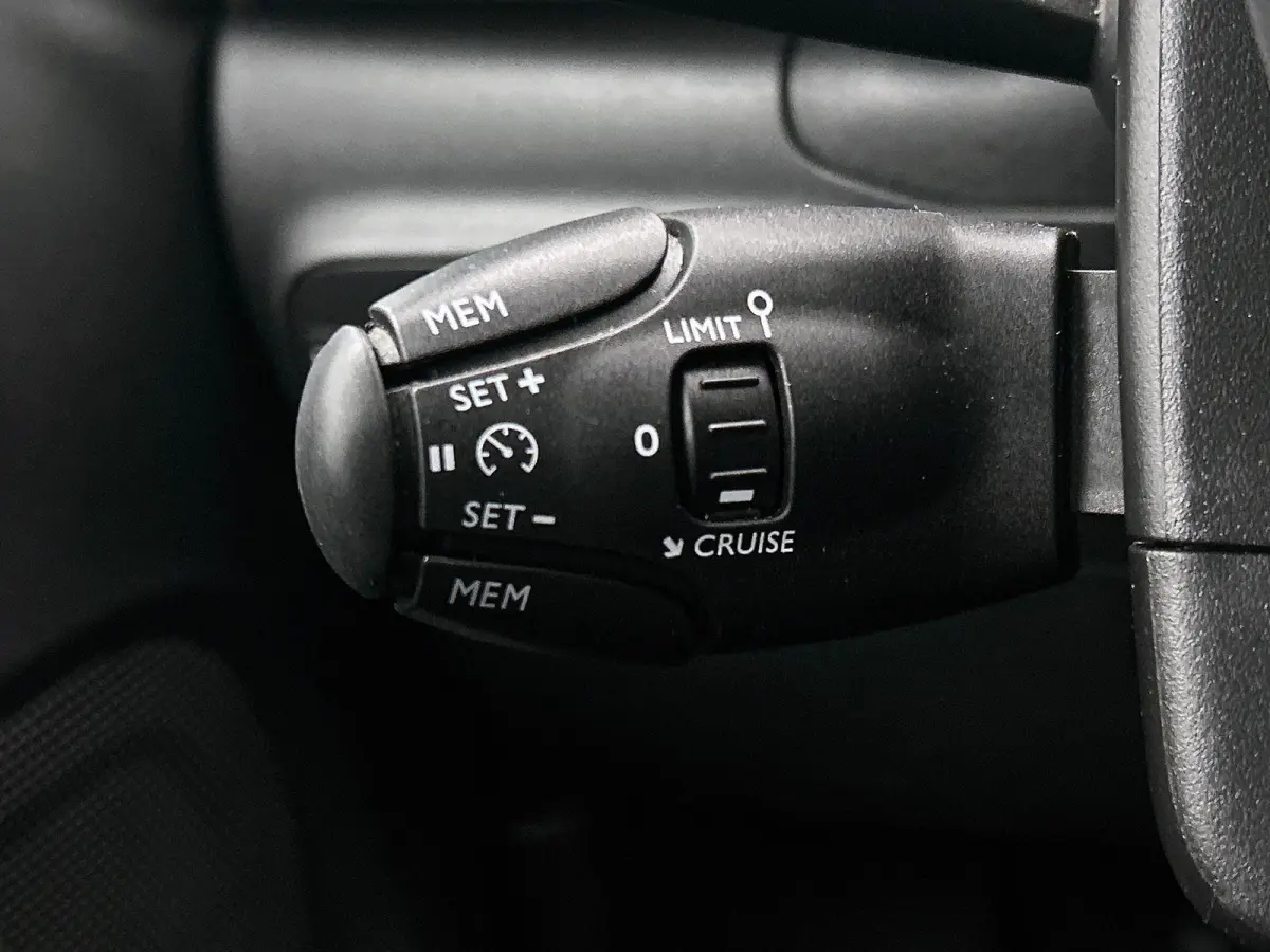 1.2 110pk Shine Automaat | Navigatie | Climate Control | Cruise Control | Camera | LED | 16"LMV |