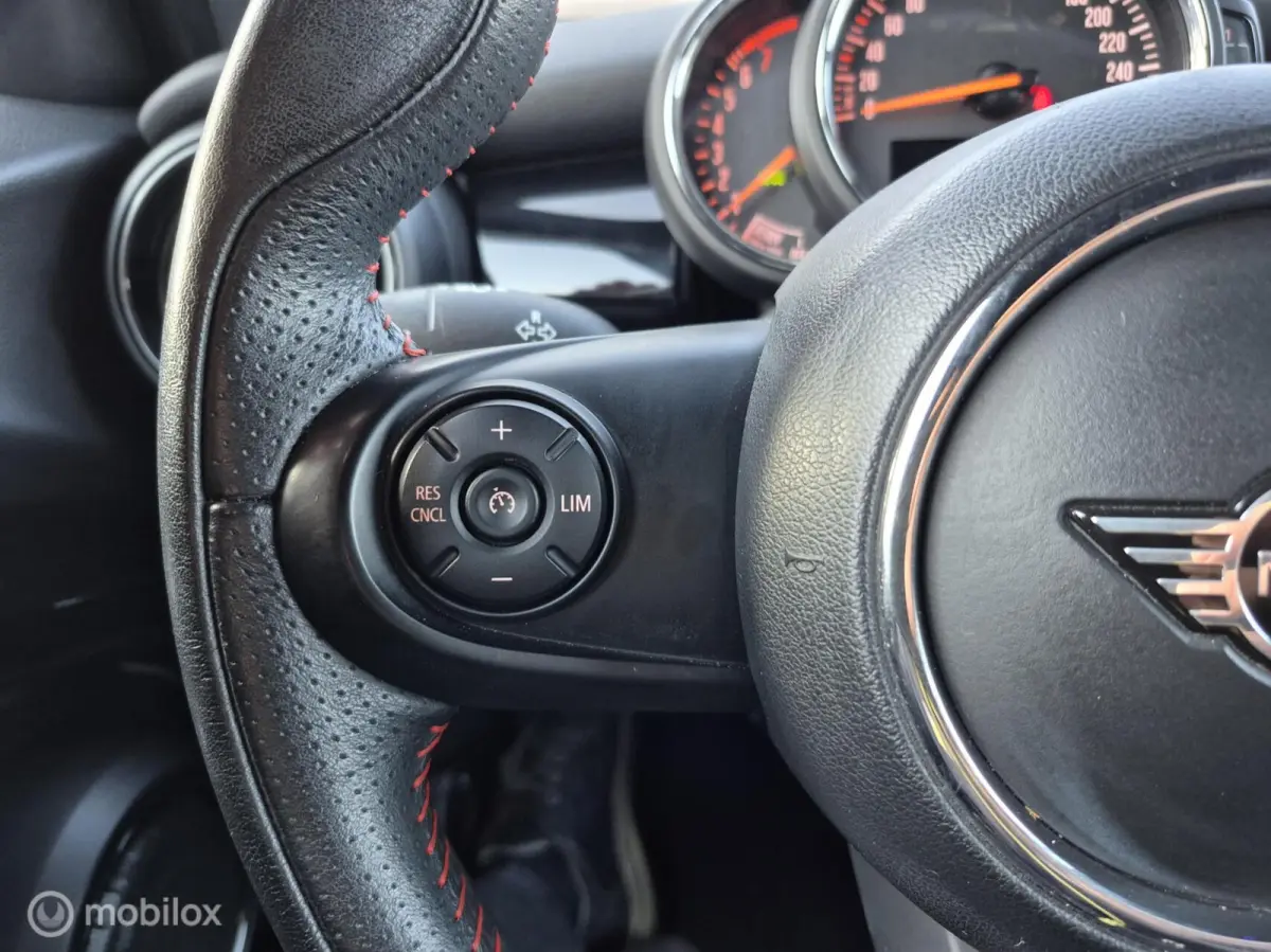 1.5 Cooper JCW Pakket / NAP / Dealer onderhouden