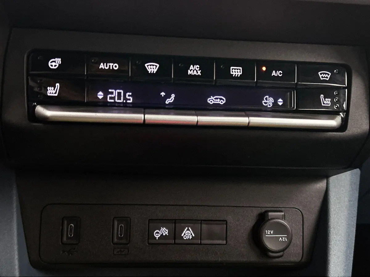 113pk La Prima 11 kW 44 kWh Automaat | Stoel-/Stuurverwarming | Camera | Stoel-/Stuurverwarming | LED Koplampen | DAB Ontvanger | Climate Control | Cruise Control | 17"LMV | Apple Carplay/An
