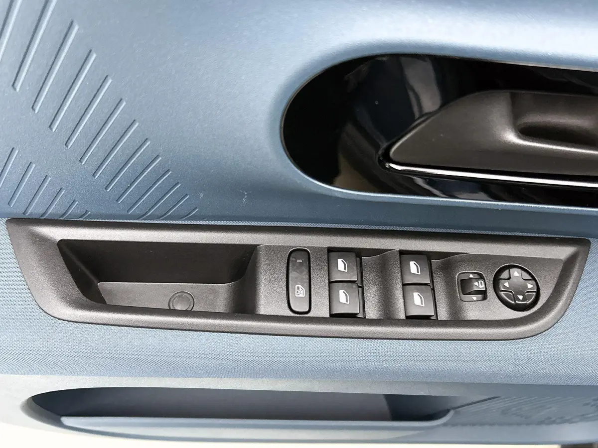 113pk La Prima 11 kW 44 kWh Automaat | Stoel-/Stuurverwarming | Camera | Stoel-/Stuurverwarming | LED Koplampen | DAB Ontvanger | Climate Control | Cruise Control | 17"LMV | Apple Carplay/An