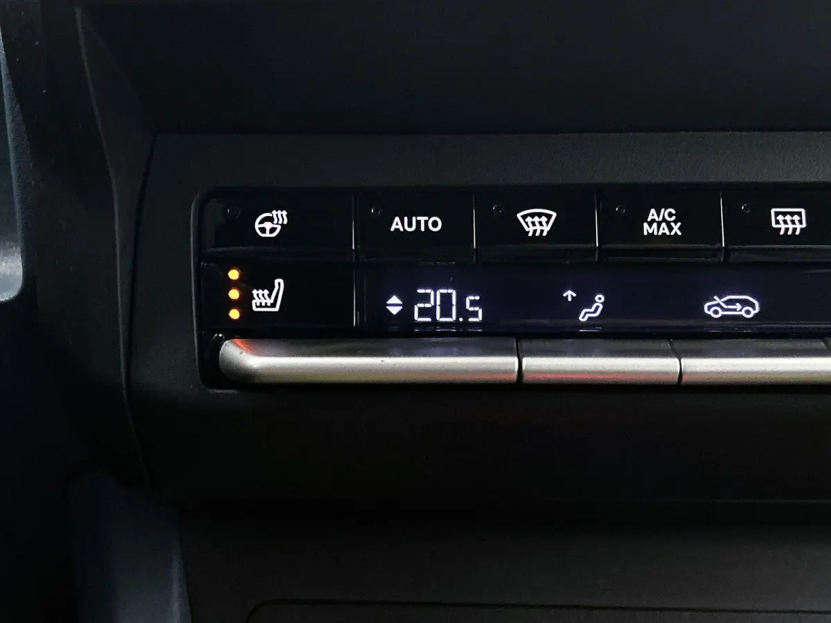 113pk La Prima 11 kW 44 kWh Automaat | Stoel-/Stuurverwarming | Camera | Stoel-/Stuurverwarming | LED Koplampen | DAB Ontvanger | Climate Control | Cruise Control | 17"LMV | Apple Carplay/An