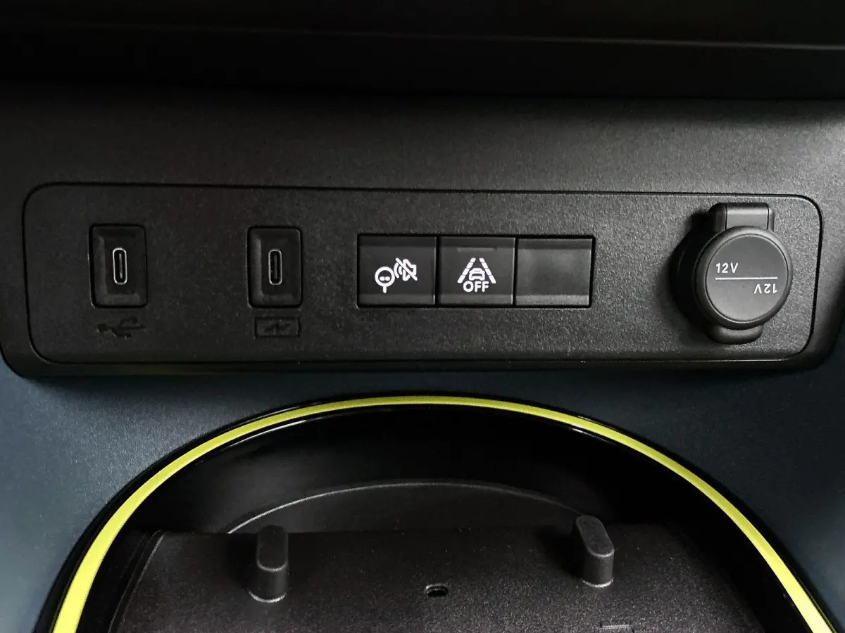 113pk La Prima 11 kW 44 kWh Automaat | Stoel-/Stuurverwarming | Camera | Stoel-/Stuurverwarming | LED Koplampen | DAB Ontvanger | Climate Control | Cruise Control | 17"LMV | Apple Carplay/An