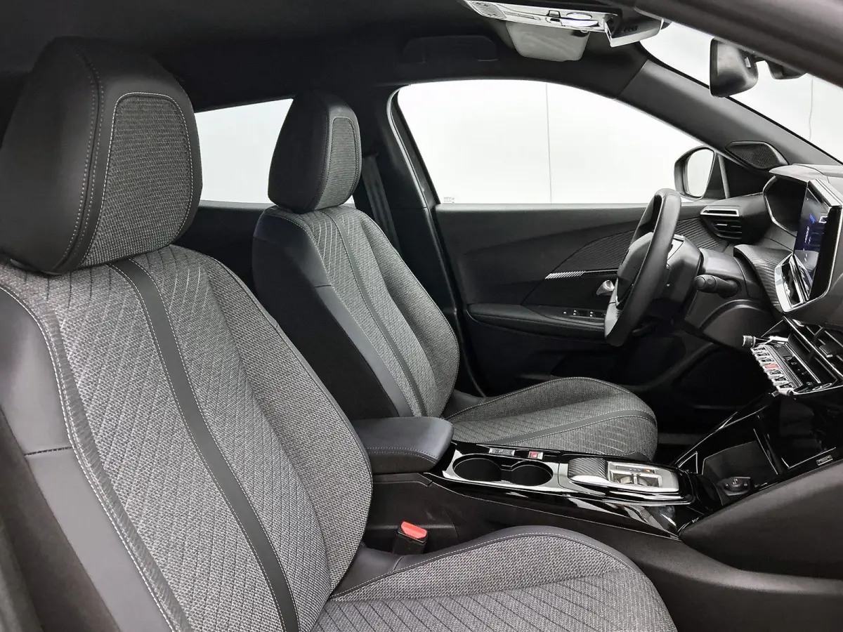 1.2 Hybrid 145pk Allure Automaat | Tot 8 Jaar Garantie | Adaptieve Cruise Control | LED | 17"LMV | Climate Control | Camera Voor + Achter | Dodehoekdetectie | Apple Carplay/Android Auto |