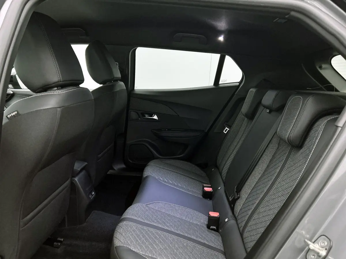 1.2 Hybrid 145pk Allure Automaat | Tot 8 Jaar Garantie | Adaptieve Cruise Control | LED | 17"LMV | Climate Control | Camera Voor + Achter | Dodehoekdetectie | Apple Carplay/Android Auto |