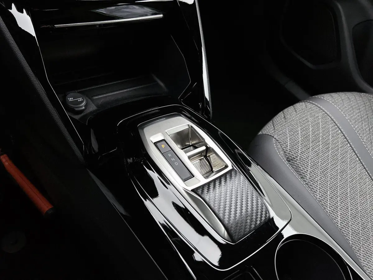 1.2 Hybrid 145pk Allure Automaat | Tot 8 Jaar Garantie | Adaptieve Cruise Control | LED | 17"LMV | Climate Control | Camera Voor + Achter | Dodehoekdetectie | Apple Carplay/Android Auto |