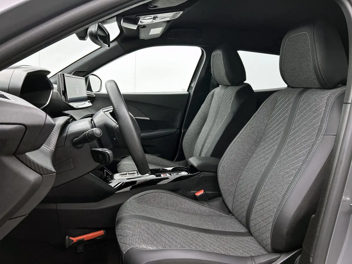 1.2 Hybrid 145pk Allure Automaat | Tot 8 Jaar Garantie | Adaptieve Cruise Control | LED | 17"LMV | Climate Control | Camera Voor + Achter | Dodehoekdetectie | Apple Carplay/Android Auto |