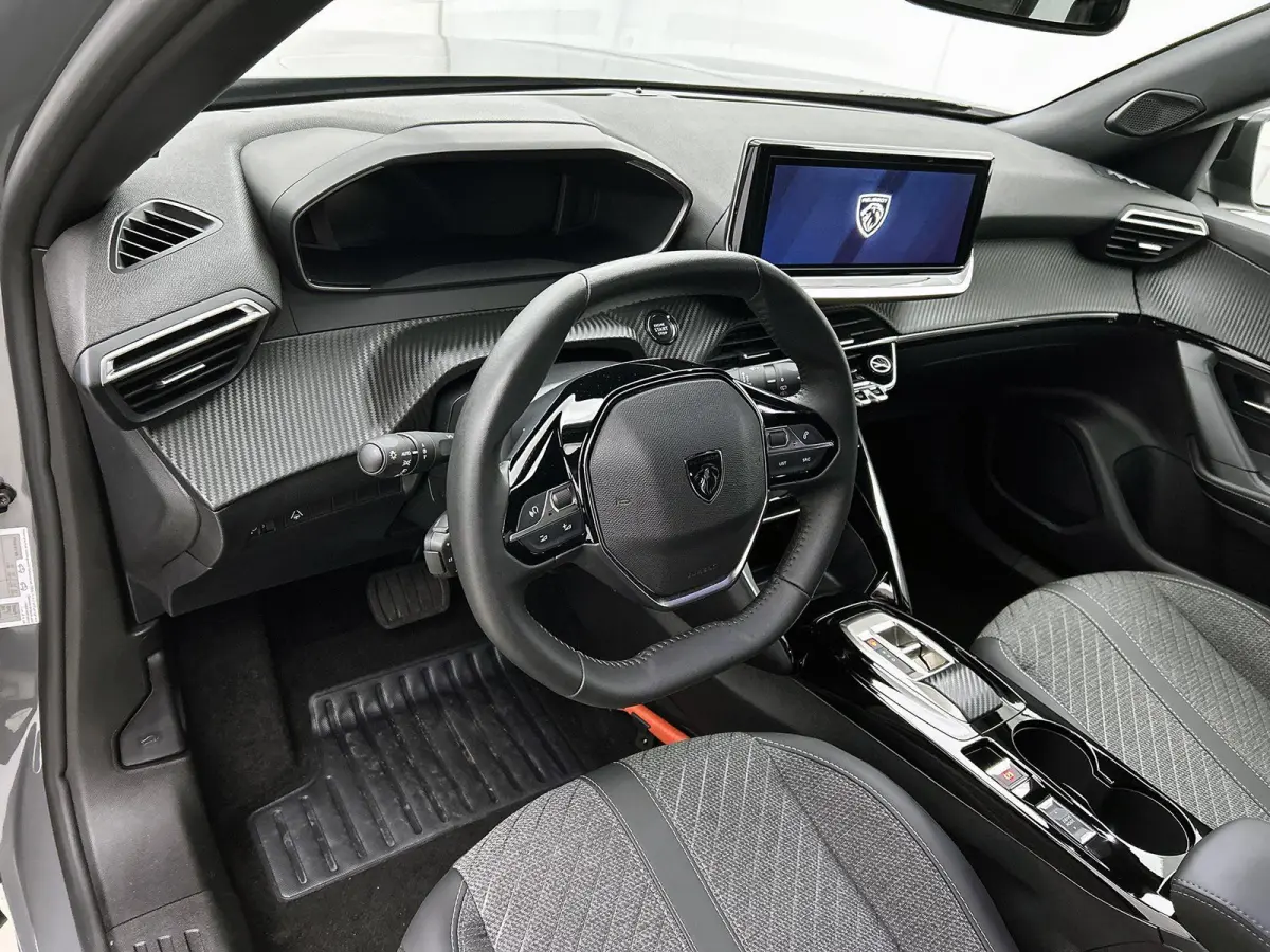 1.2 Hybrid 145pk Allure Automaat | Tot 8 Jaar Garantie | Adaptieve Cruise Control | LED | 17"LMV | Climate Control | Camera Voor + Achter | Dodehoekdetectie | Apple Carplay/Android Auto |