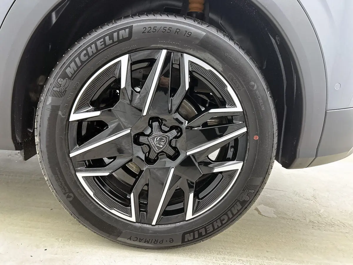 1.2 Hybrid 145pk Allure Automaat | Tot 8 Jaar Garantie | Navigatie | Adaptieve Cruise Control | Stoelverwarming | 360 Camera | LMV | AppleCarPlay/AndroidAuto | Climate Control | Virt.Cockpit