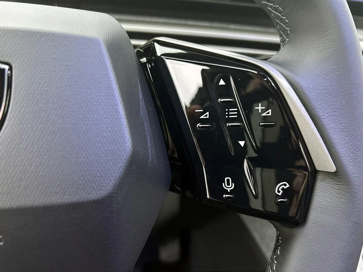 1.2 Hybrid 145pk Allure Automaat | Tot 8 Jaar Garantie | Navigatie | Adaptieve Cruise Control | Stoelverwarming | 360 Camera | LMV | AppleCarPlay/AndroidAuto | Climate Control | Virt.Cockpit