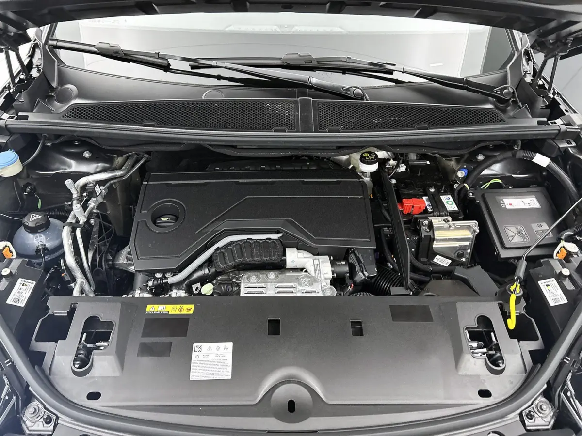 1.2 Hybrid 145pk Allure Automaat | Tot 8 Jaar Garantie | Navigatie | Adaptieve Cruise Control | Stoelverwarming | 360 Camera | LMV | AppleCarPlay/AndroidAuto | Climate Control | Virt.Cockpit